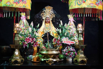Tín ngưỡng thờ Mẫu Tứ Phủ: Khám phá sự khác biệt giữa Huế và miền Bắc trong nghi lễ thực hành